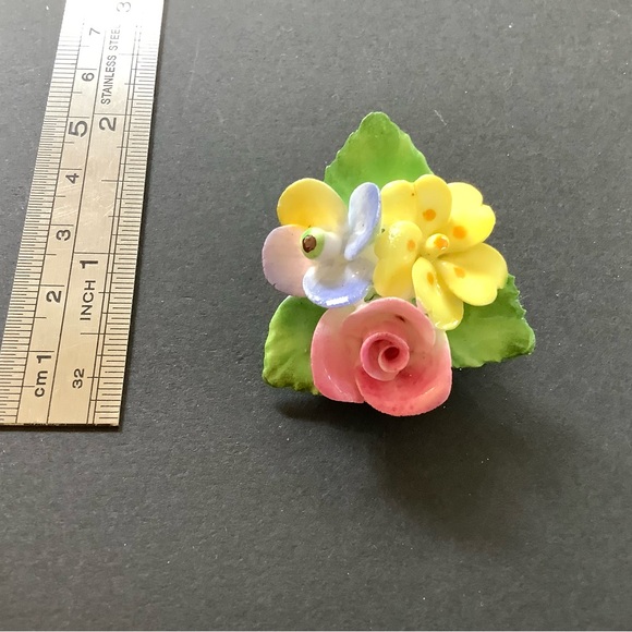 Staffordshire Cara Floral Porcelain Brooch - Picture 3 of 3